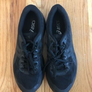 Black running sneakers